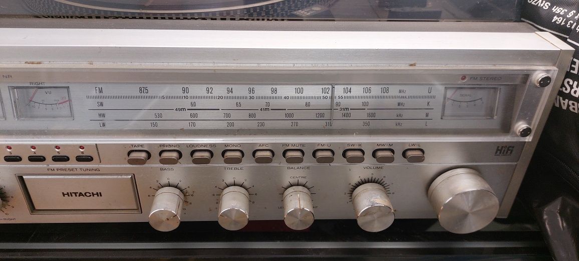 Продавам усилвател,дек и тунер и грамофон на Hitachi
