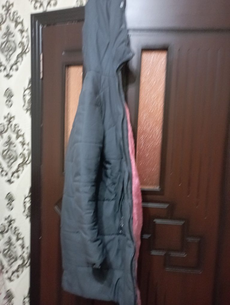 Продается теплая серая женская куртка (Размер М)
