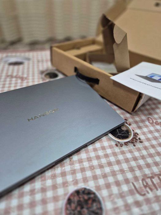 Noutbuk Hanson TRX HS / Intel Core i5-12600 / DDR4 8GB