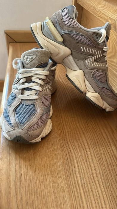 Adidasi  9060 marimea 37,5 stare f buna purtati o luna de zile