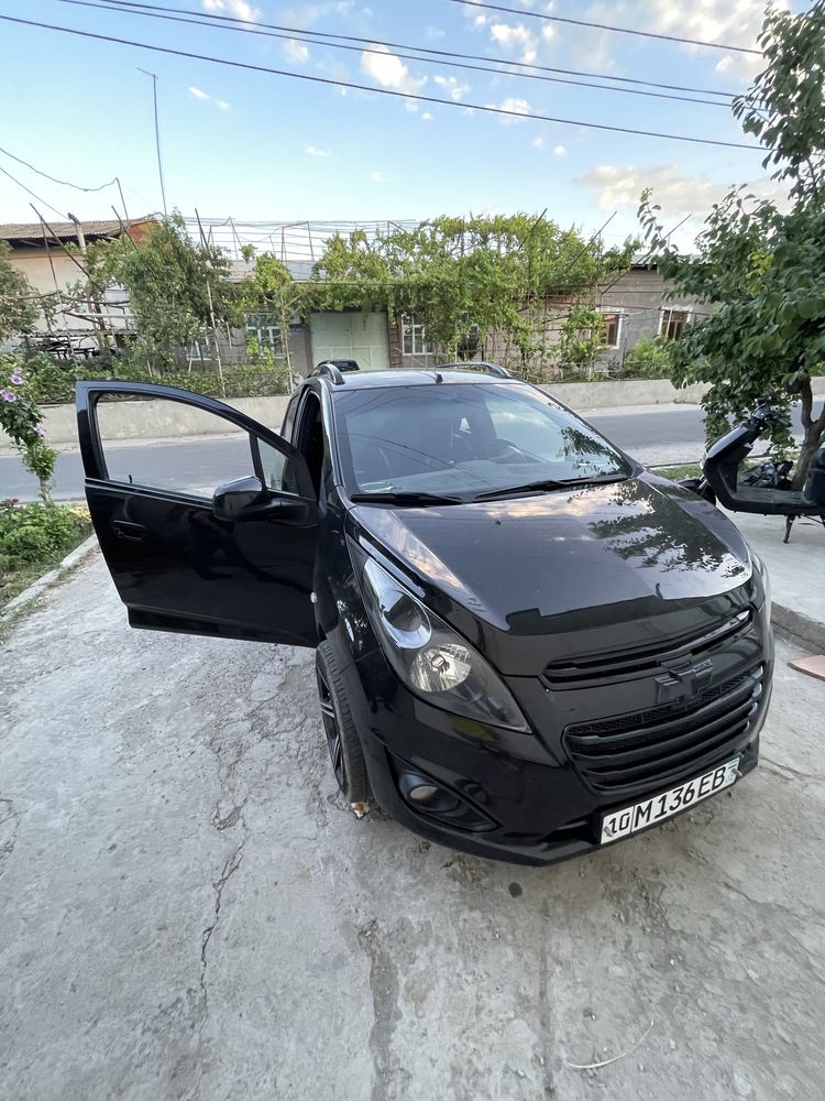 2013 qora Spark 1.25 sotiladi