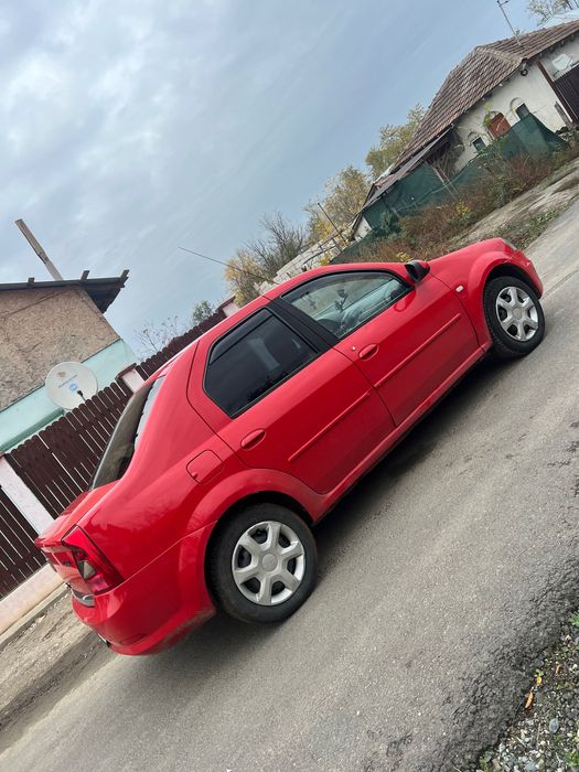 Vând Dacia Logan
