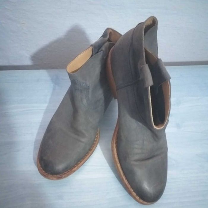 Ghete din piele naturală gen ciocate, mărimea 38