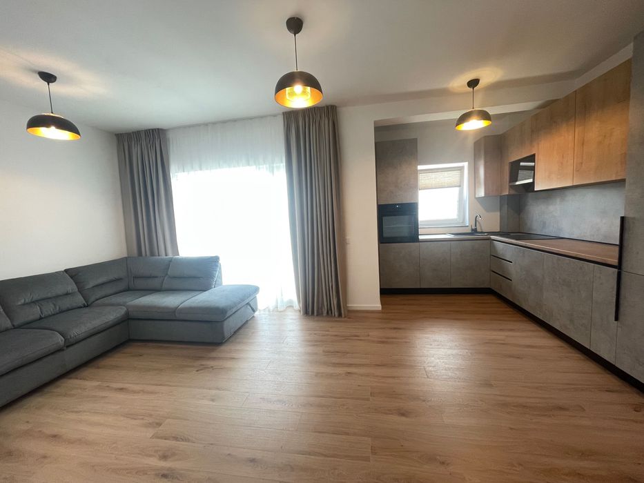 Apartament nou modern, zona Coresi mobilat si utilat, parcare inclusa.