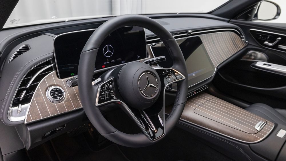 Mercedes-Benz E-Class E350e 4MATIC

85 969 $