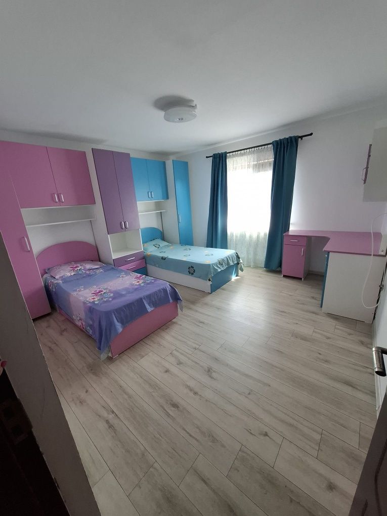 Chirie 750 e Bacau Hemeiusi zona parc dendrologic casa 100mp mob