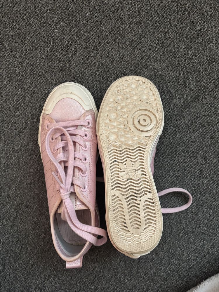 Розови обувки Adidas