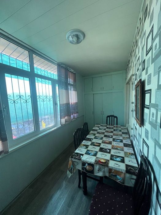 Ибн сино2.Продаётся своя 3 комнатная квартира с мебелью  и частично те