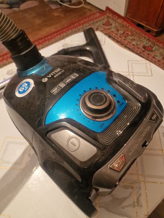 Пылесос  VITEK .