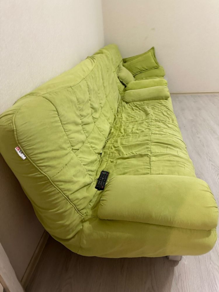 Продам диван с креслами