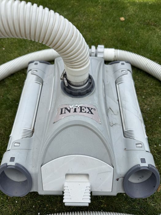 Aspirator automat pt piscine mici