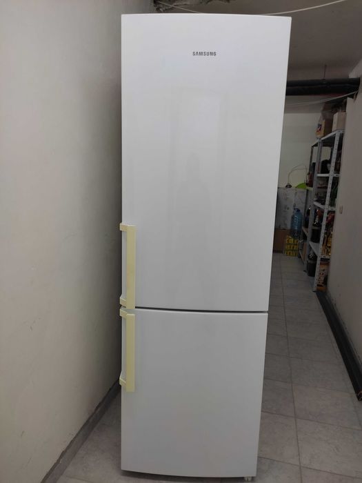 Хладилник Samsung RL39THCSW
