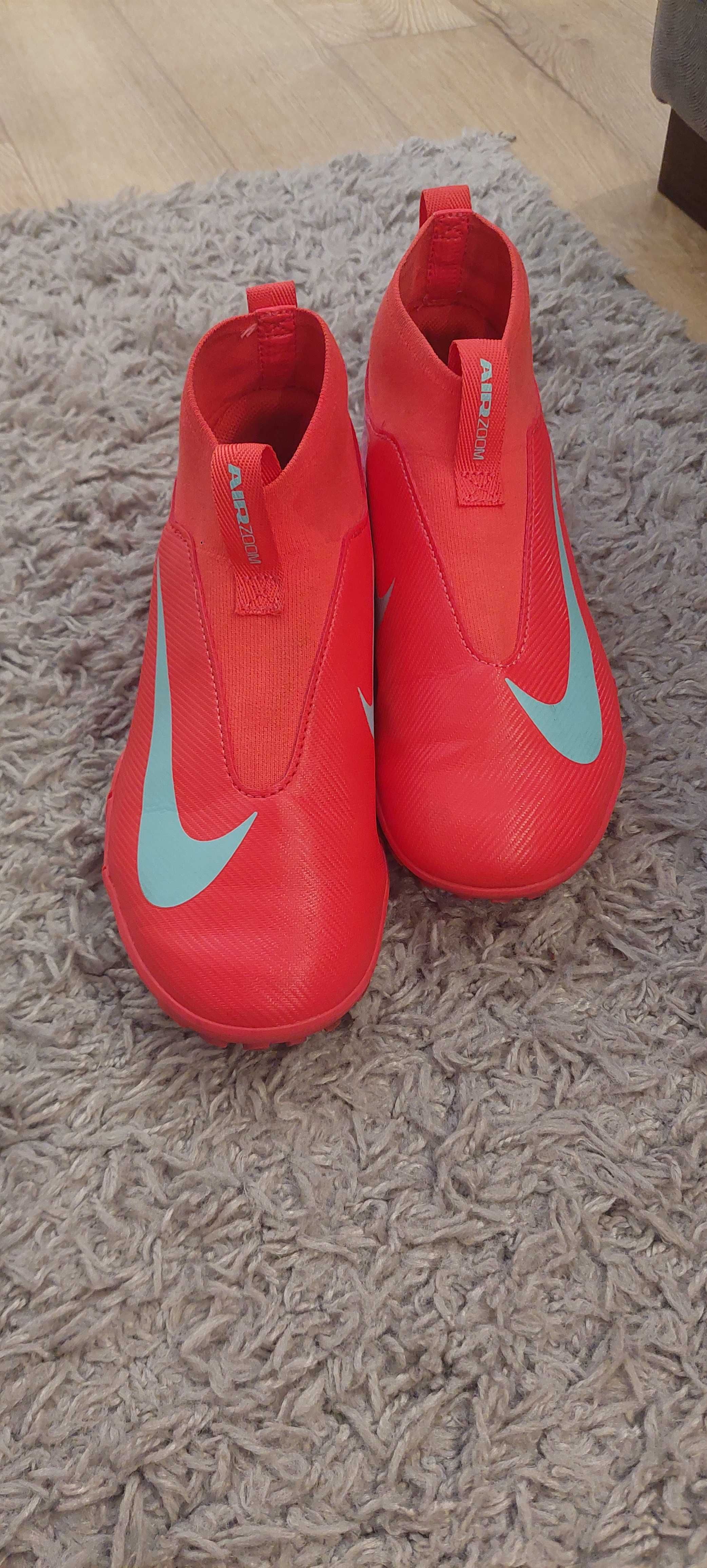 Футболни стоножки Nike