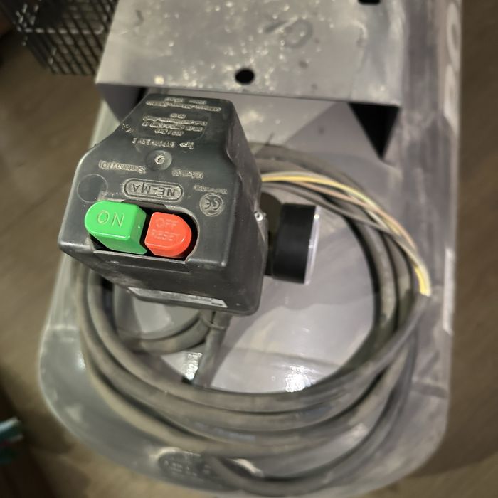 Compresor NOU trifazat POWAIR Industrie – 5.5 CP de 270 L