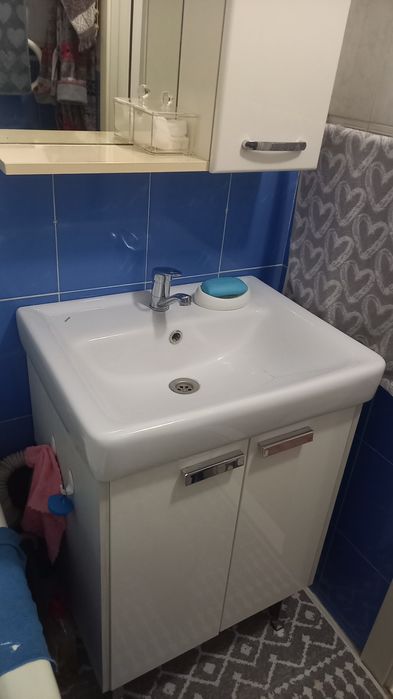 Тумба и зеркало в ванную