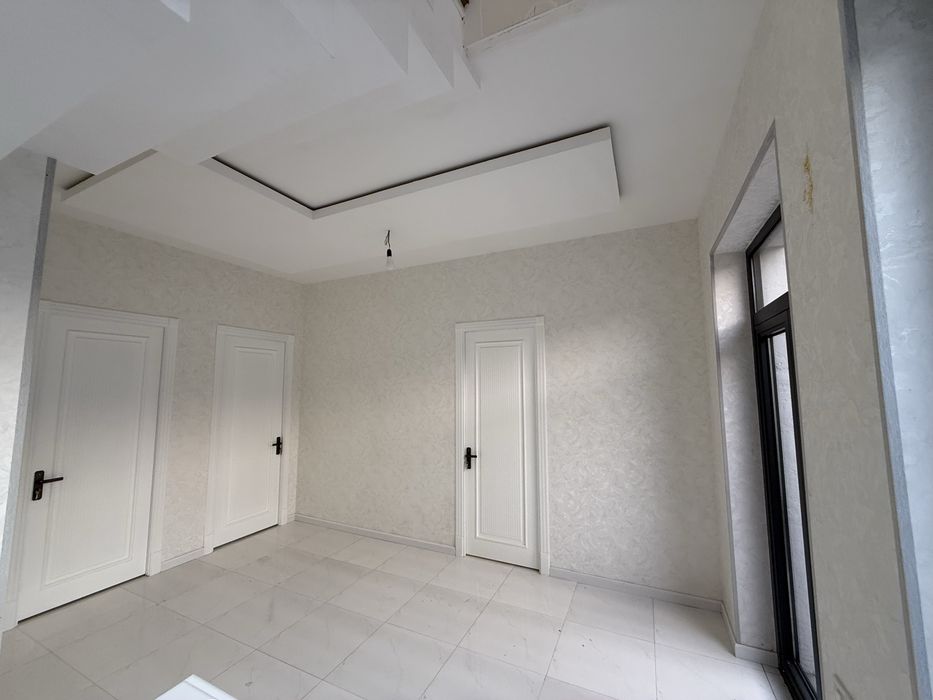 Uchaska Sergile Yuqori Darhon 1.7 sotix 5 ta xona + oshxona Evro remot