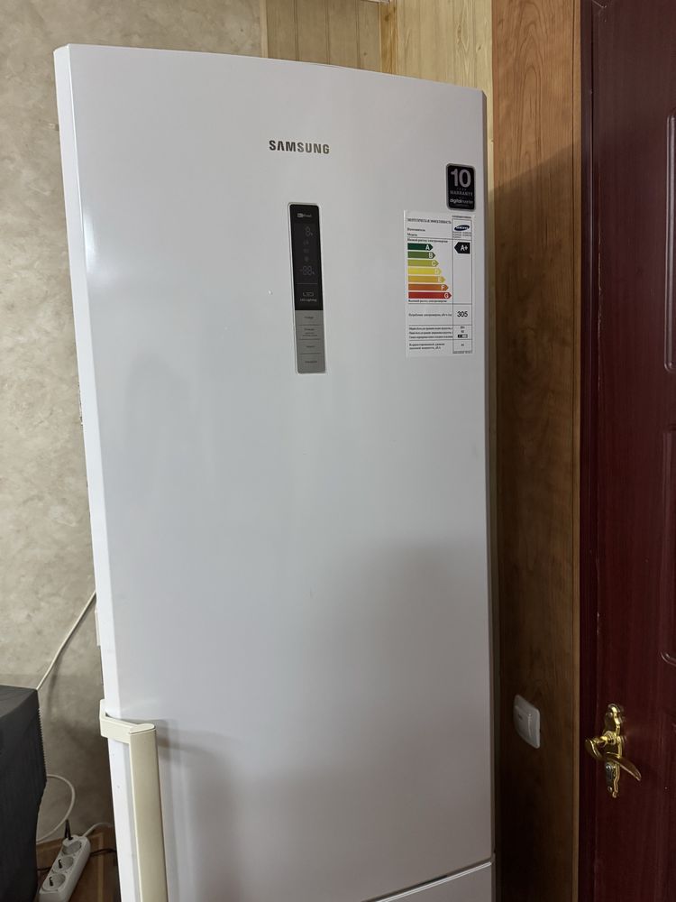 Холодильник Samsung