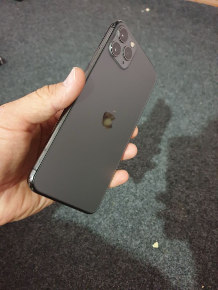 Iphone 11 pro max 256 GB. yomkiti 76%