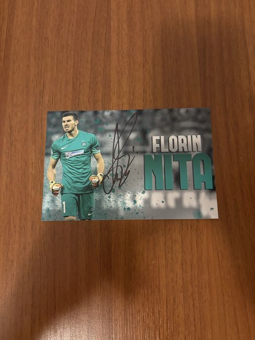 Poză semnată de portarul Florin Niță in anul 2017