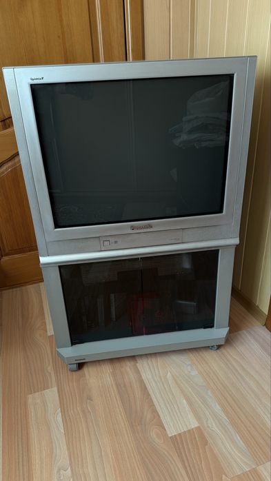 Телевизор Panasonic с тумбой
