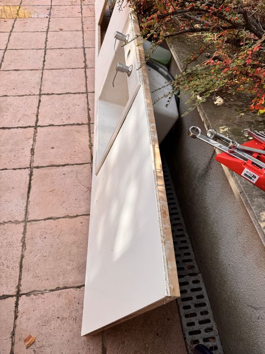 Кухненески плот с  композитна мивка