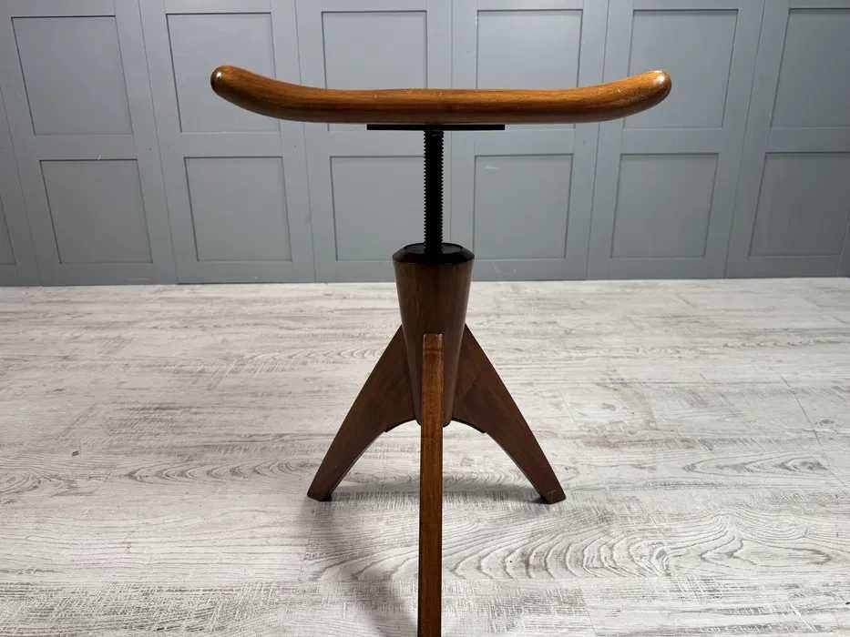 Стол за пиано Girsberger от 1956г. Р458-Д