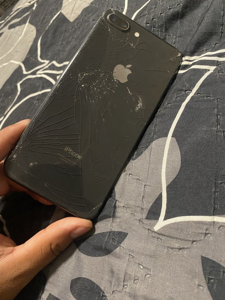 Vand sau schimb iphone 8 plus