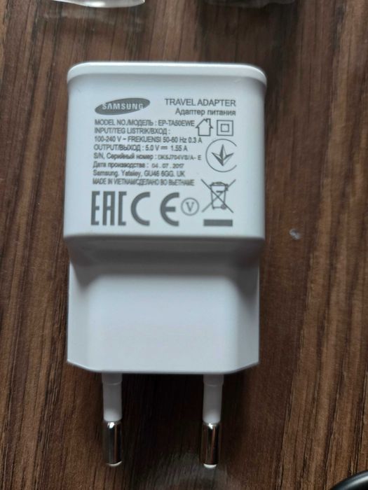 Нови Samsung слушалки зарядно кабел