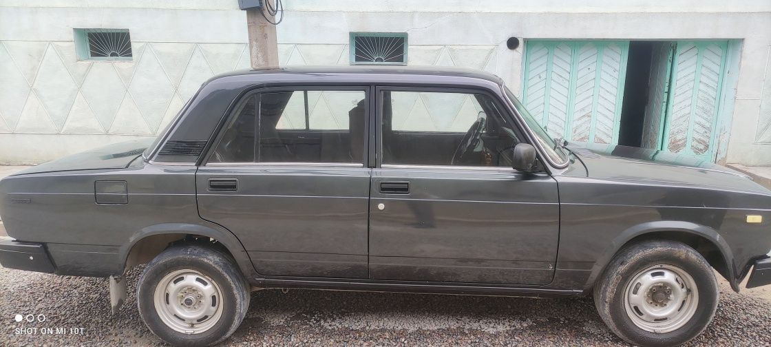 Vaz 2107 mokri asfalt