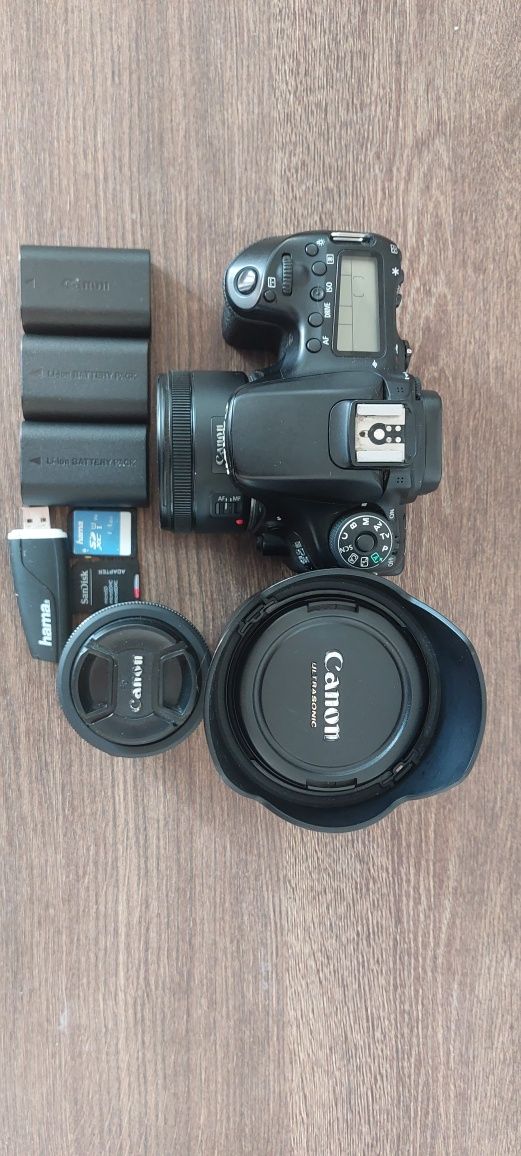 DSLR Canon 70d + trei obiective canon + accesorii