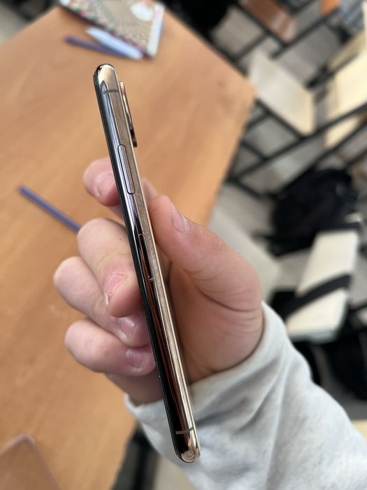 Продам айфон xs 512