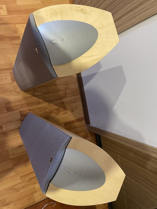 Boxe de podea KEF Q4