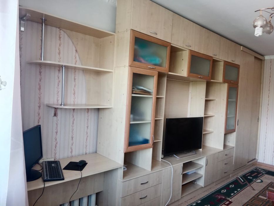 Продам стенку на весь зал