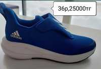 Новые фирменные детские Adidas 31,36р