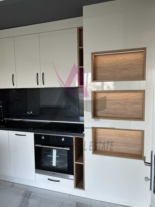 Продава се Тристаен апартамент в Варна, Изгрев - 73 кв.м за 2240 €/кв.м - Снимка #1