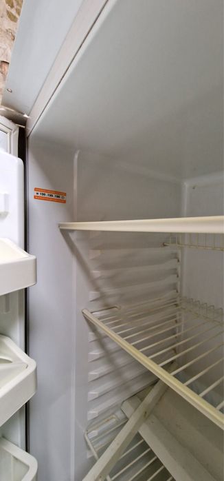 Хладилник с фризер за вграждане Аристон