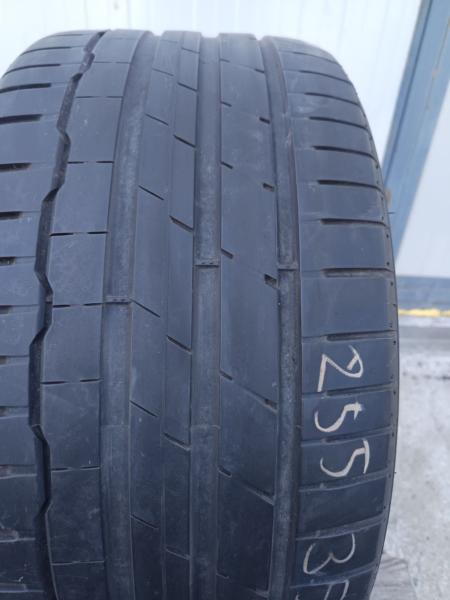 255 35 ZR 18 Hankook Дот4019