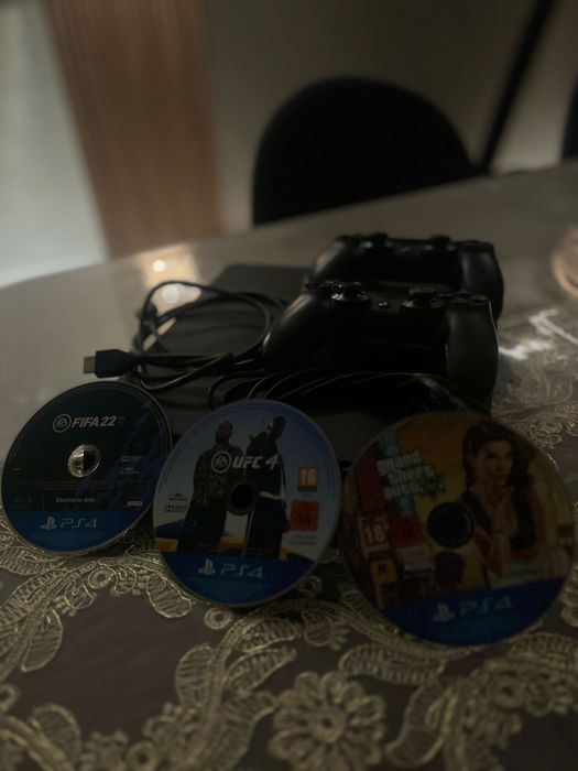 Продаю Sony PlayStation (1 ТБ) — б/у, отличное состояние