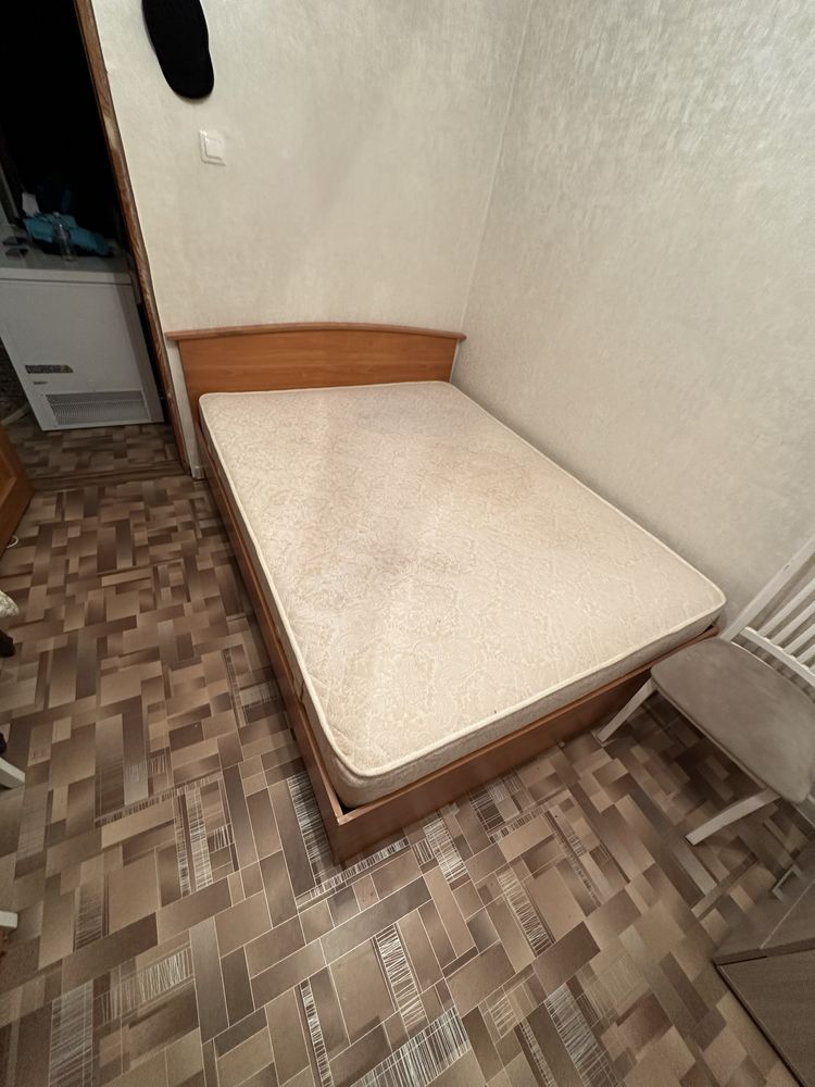 Продам двуспальную кровать