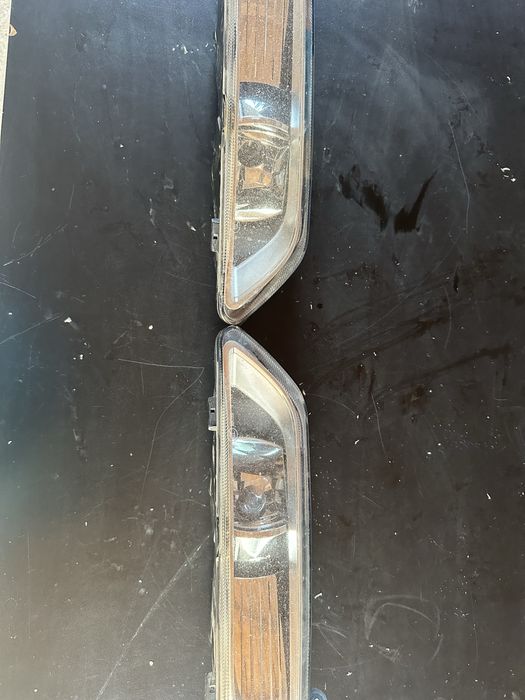 Vand 2 proiectoare passat b7