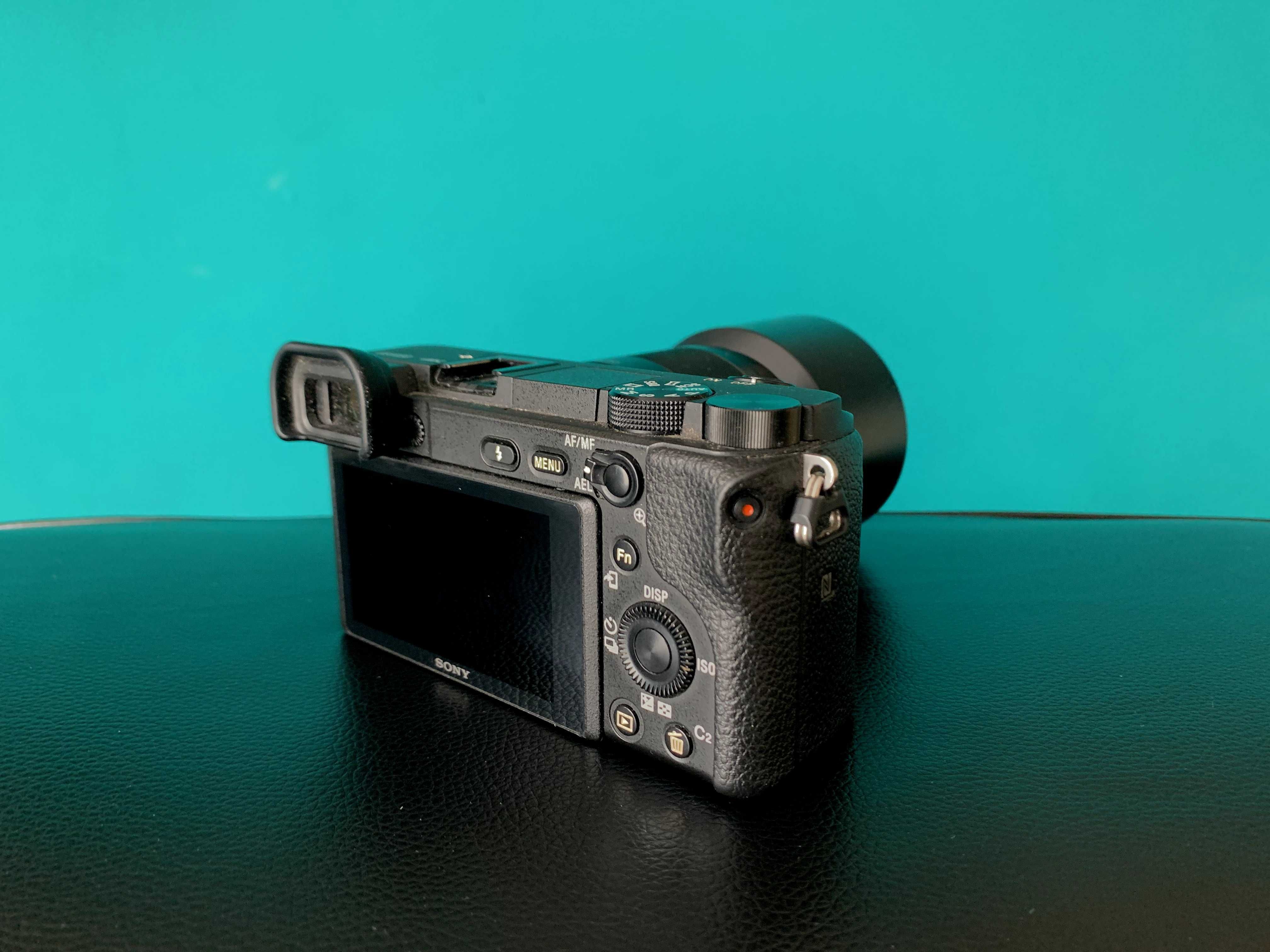 Sony A6400 + Sony 50mm f/1.8 + Obiectiv kit + Accesorii