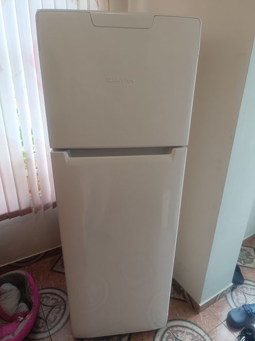 Хладилник Ariston Перфектно работещ!!!