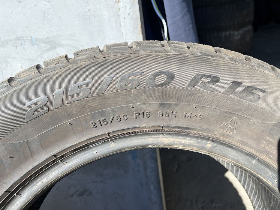 4 бр. зимни гуми 215/60/16 Pirelli DOT 4219 5 mm