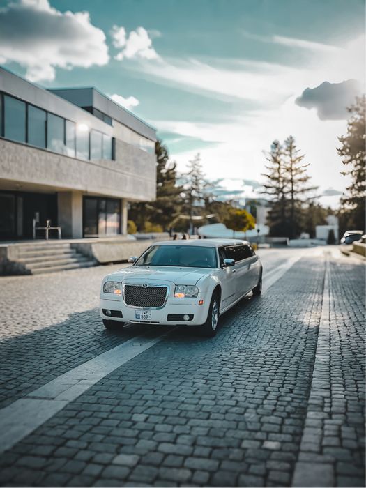 Chrysler 300c limuzina accept si variante