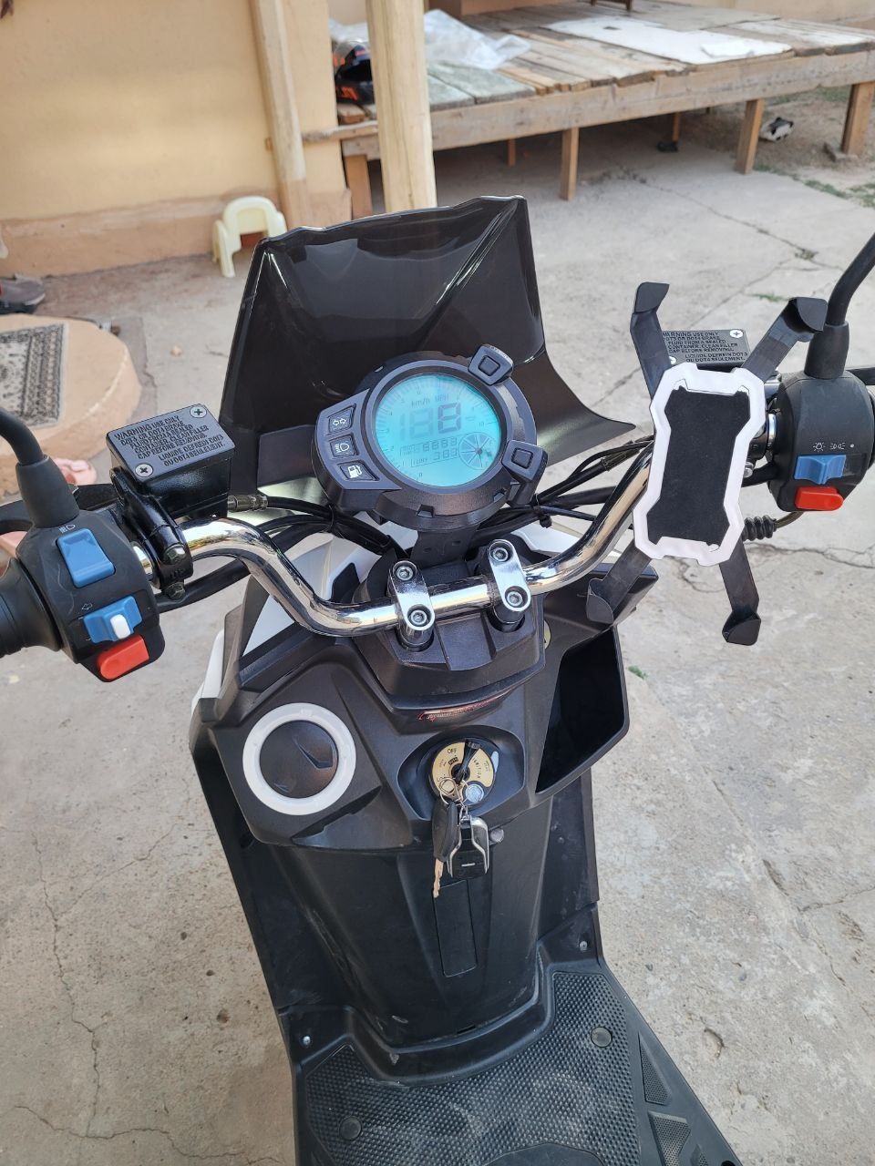 Skuter. BWS madel Sotiladi