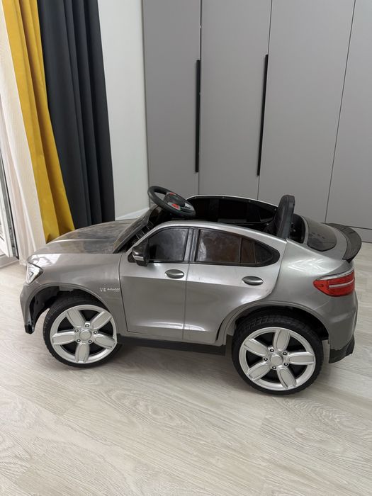 Детская машинка. Электромобиль