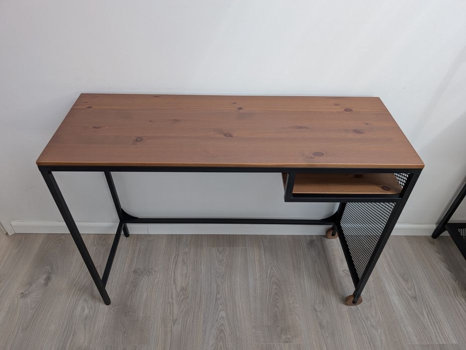 Birou IKEA Fjallbo lemn masiv în stare perfectă