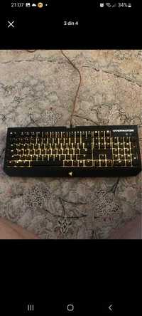 Vând tastatura mecanica razer