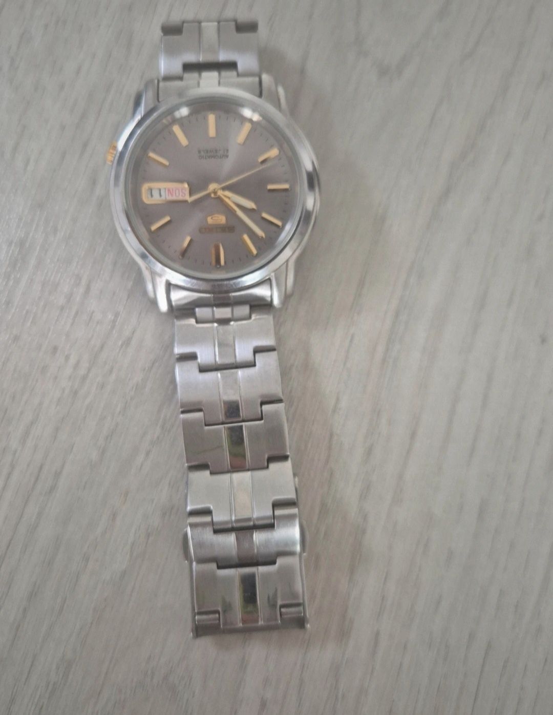 Ceas dama Seiko.