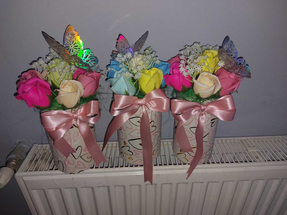 Кутии с по 7 броя ароматни, сапунени рози